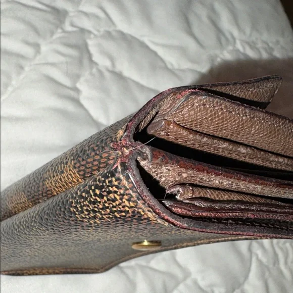 LV. AuthentiTextured Brown Leather Wallet - Picture 11 of 16